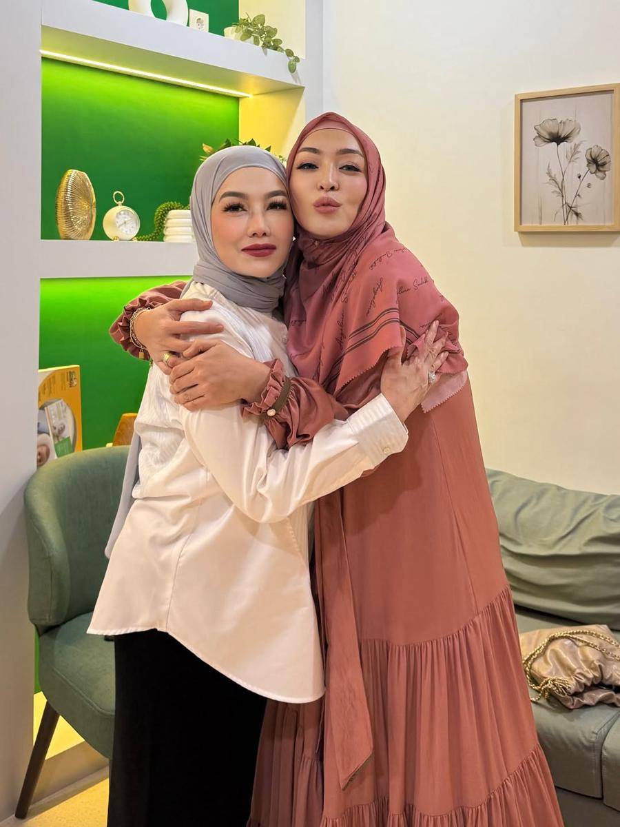 Reza Artamevia dan Angelina Sondakh sambut kelahiran cucu (instagram.com/rezaartameviaofficial)