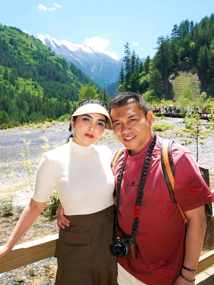 keluarga Anang dan Ashanty di Jiuzhaigou National Park (instagram.com/ashanty_ash)
