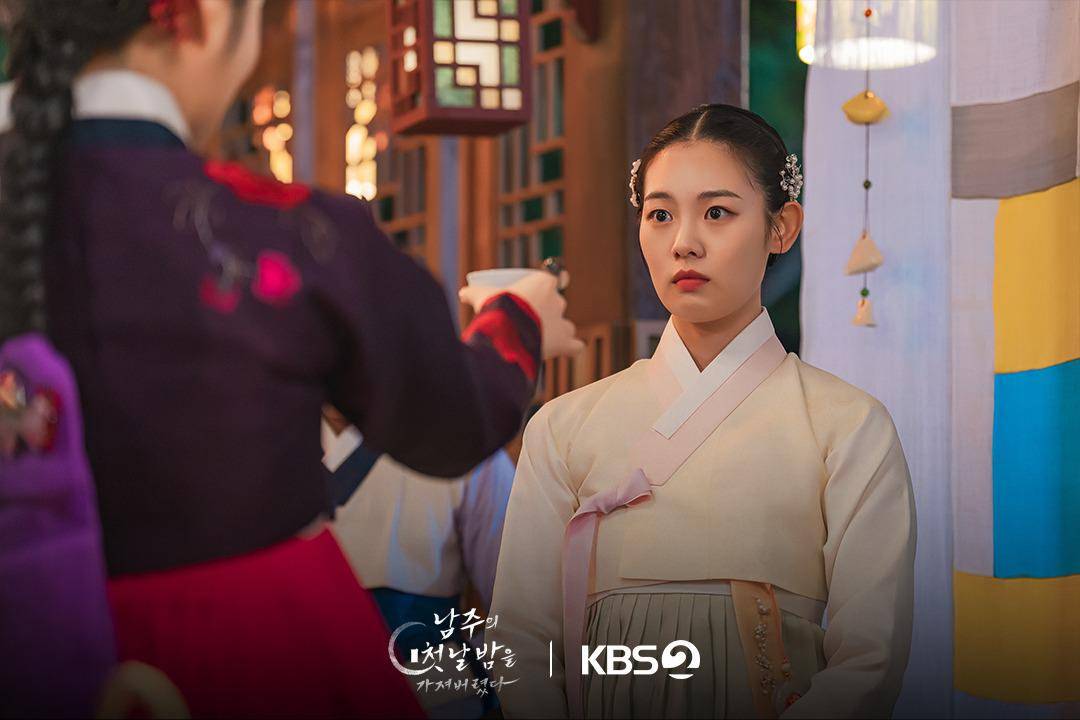 Cho Eun Ae (Han Sol Kwon) dalam drakor The First Night with the Duke (dok. VIU/The First Night with the Duke)