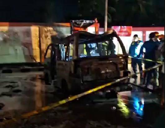 pete-pete terbakar di maros 4.jpg