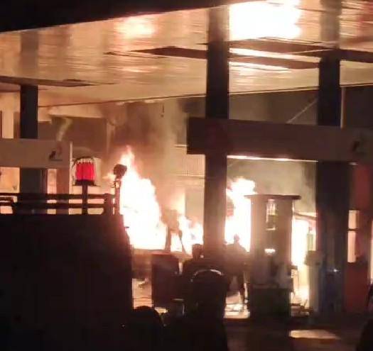 pete-pete terbakar di maros 2.jpg