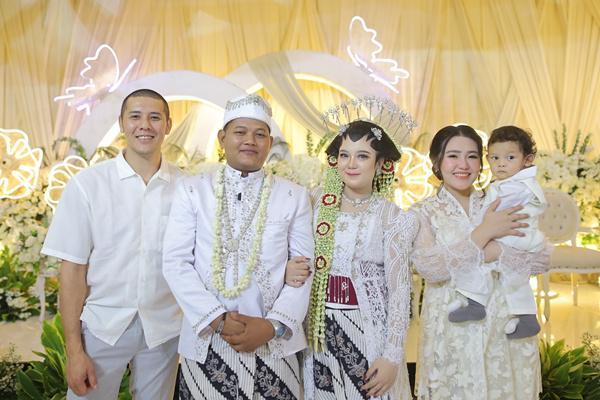 7 Potret Pernikahan Rafi, Adik Via Vallen, Ada Pigura Foto Mendiang Ayah