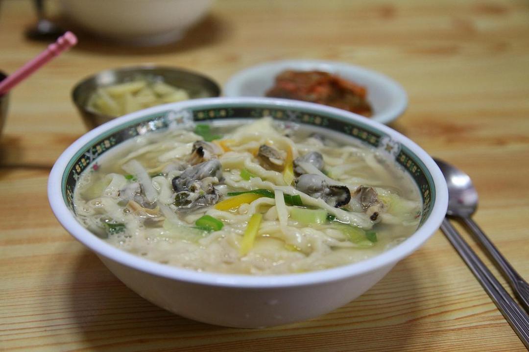 5 Tips Membuat Kalguksu Rumahan yang Gurih dan Kuahnya Nendang