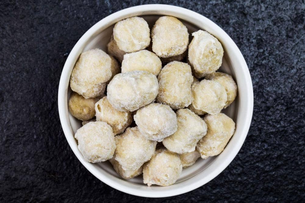 Ilustrasi bakso, hidangan berkuah dengan bola daging yang dikenal sebagai salah satu kuliner populer Indonesia.