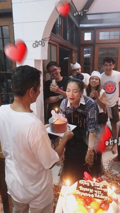 Ultah ke-42 Hesti Purwadinata (Instagram.com/hestipurwadinata)