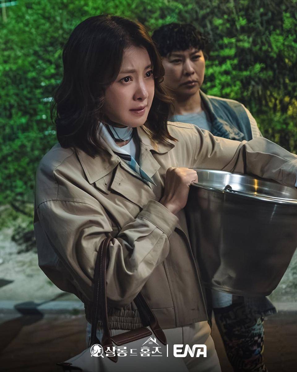 still cut drama Korea Salon de Holmes (dok. ENA)