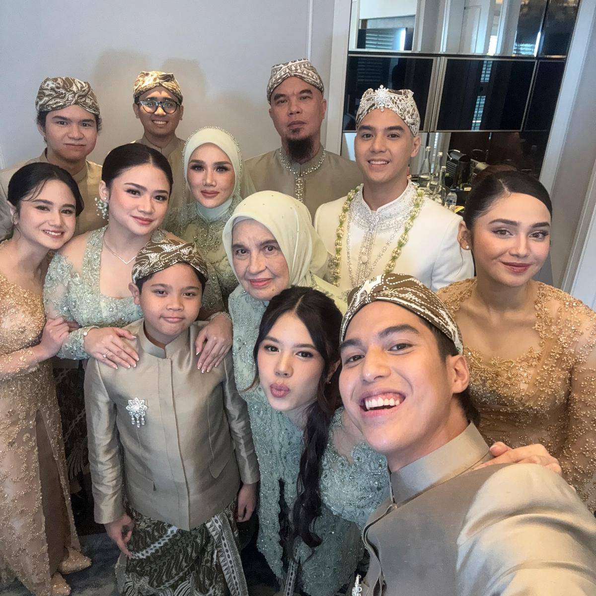 Syifa Hadju dan Tissa Biani di Akad Nikah Al Ghazali (Instagram.com/tissabiani)