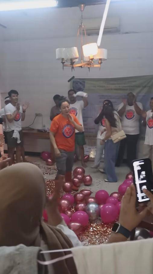 Ultah ke-42 Hesti Purwadinata (Instagram.com/hestipurwadinata)