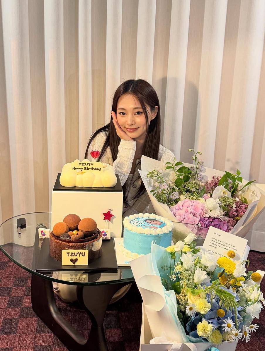 momen ulang tahun Tzuyu TWICE ke-27 (instagram.com/thinkaboutzu)