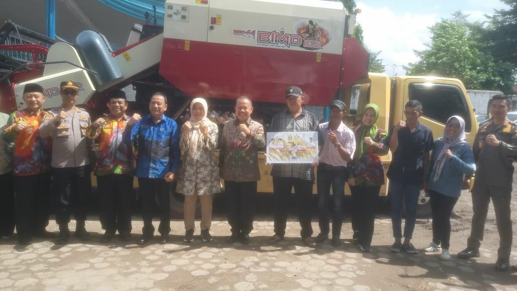 Pemkot Bandar Lampung Dapat Combine Harvester, Panen jadi Lebih Cepat?