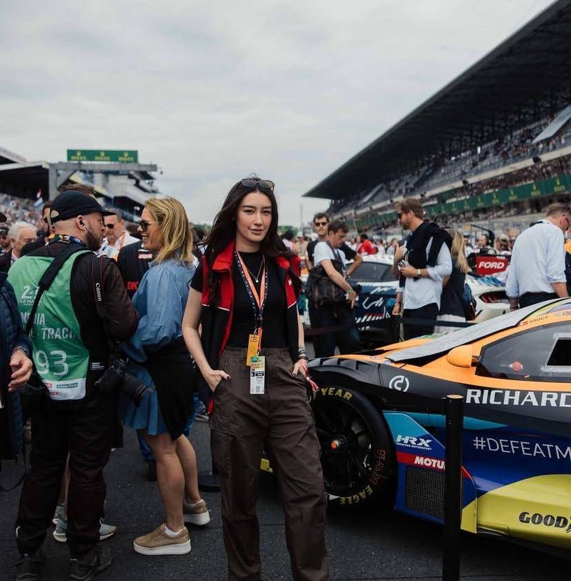 potret Natasha Ryder di 24 Hours of Le Mans 2025 (Instagram.com/natasharyder)