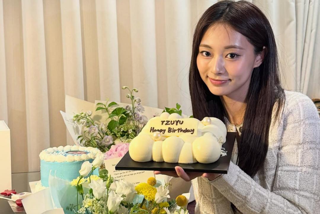 7 Momen Perayaan Ulang Tahun Tzuyu TWICE ke-26, Dapat Surprise!