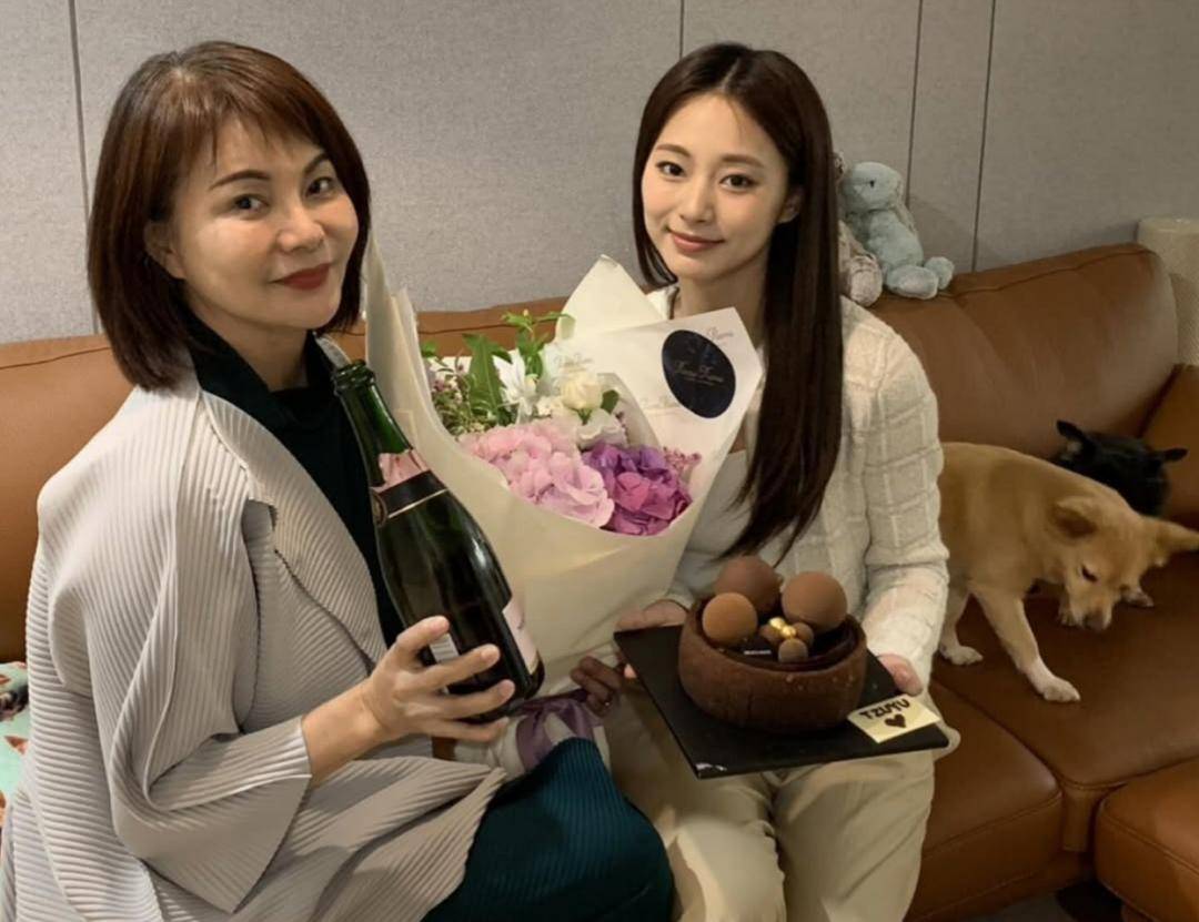 momen ulang tahun Tzuyu TWICE ke-27 (instagram.com/thinkaboutzu)