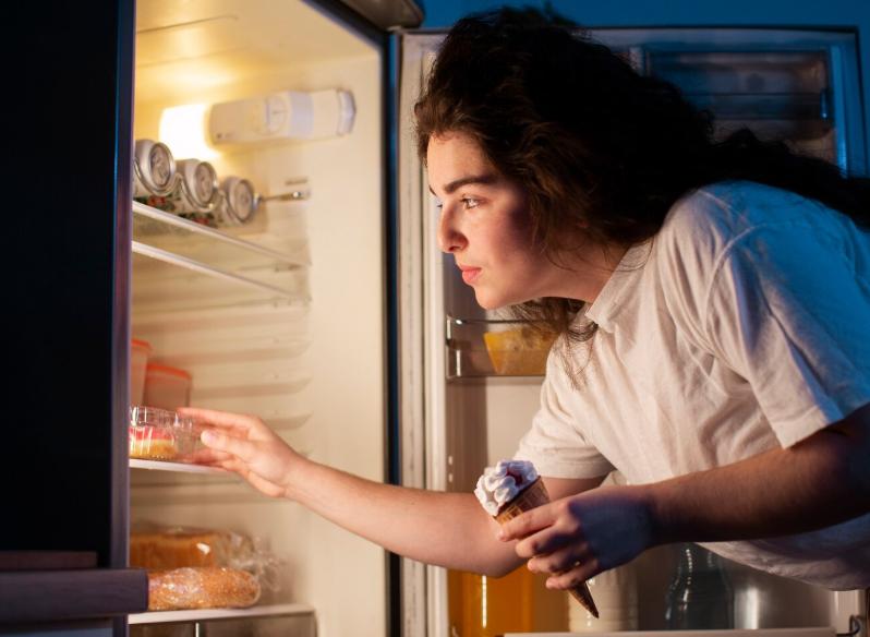 5 Cara Mengatur Rak Kulkas agar Makanan Gak Cepat Basi