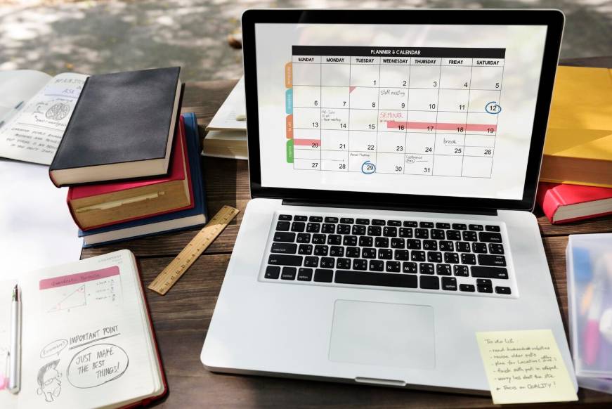 ilustrasi membuat jadwal (freepik.com/rawpixel.com)