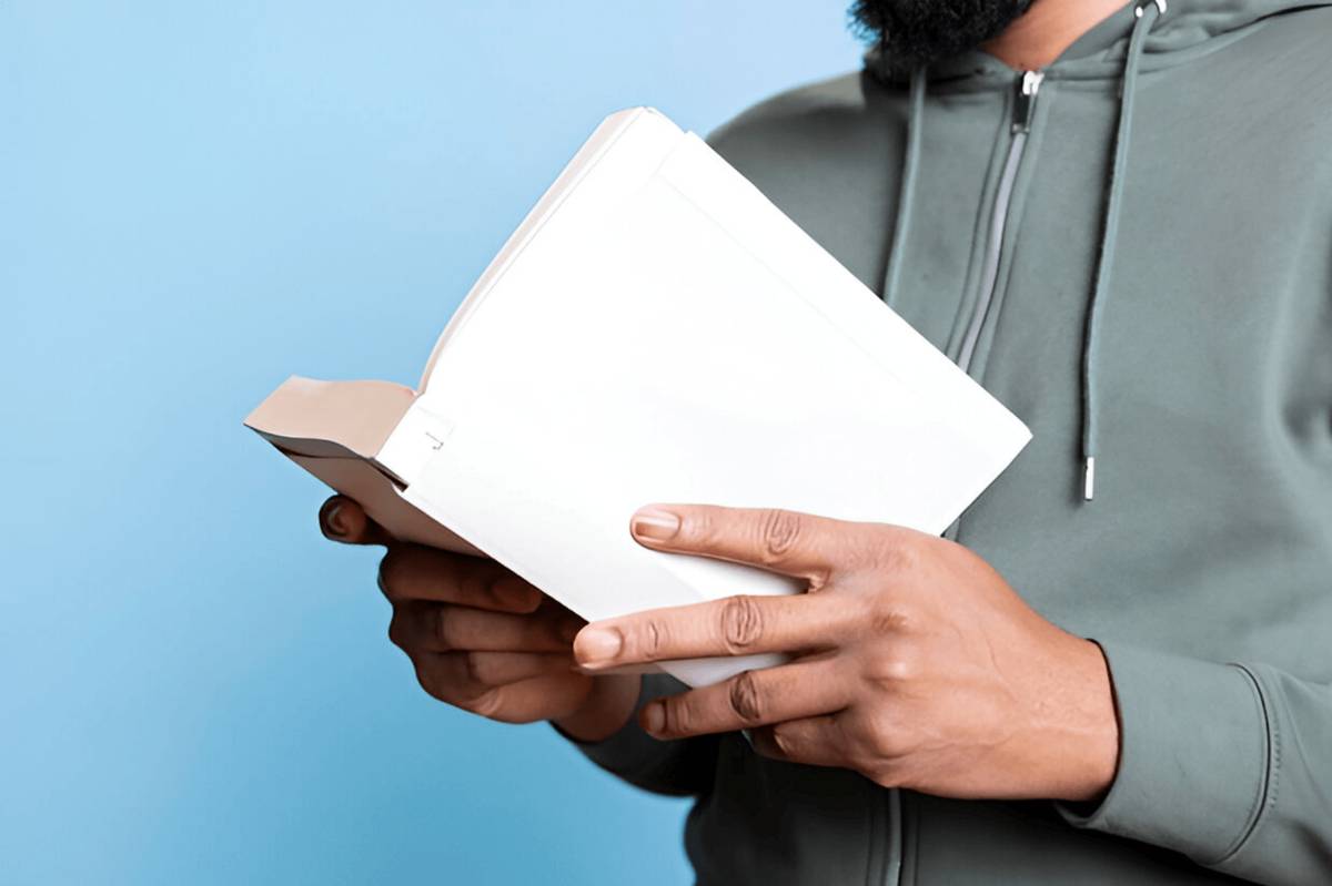 ilustrasi pria membaca buku (freepik.com/DC Studio)