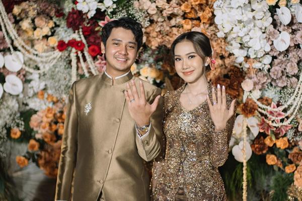 7 Potret Lamaran Arbani Yasiz dan Raissa Ramadhani, Baru Diekspos