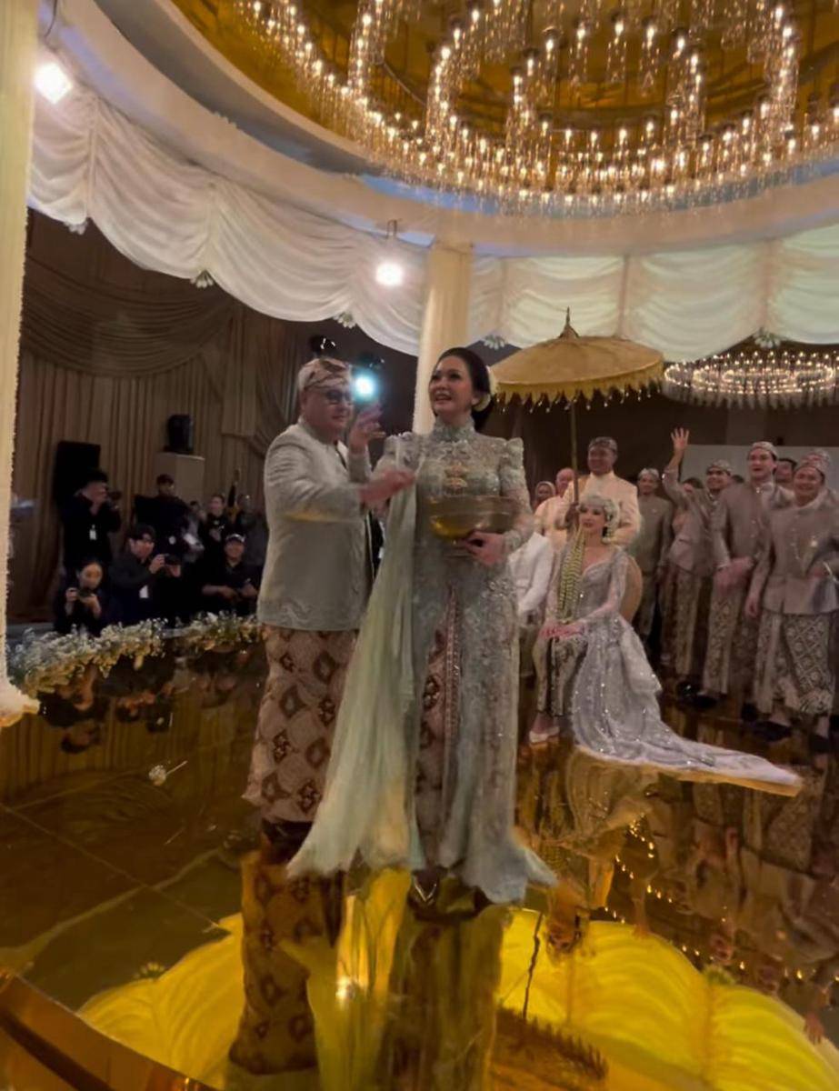 Keluarga Al Ghazali di akad nikah (instagram.com/pinkyevianty)