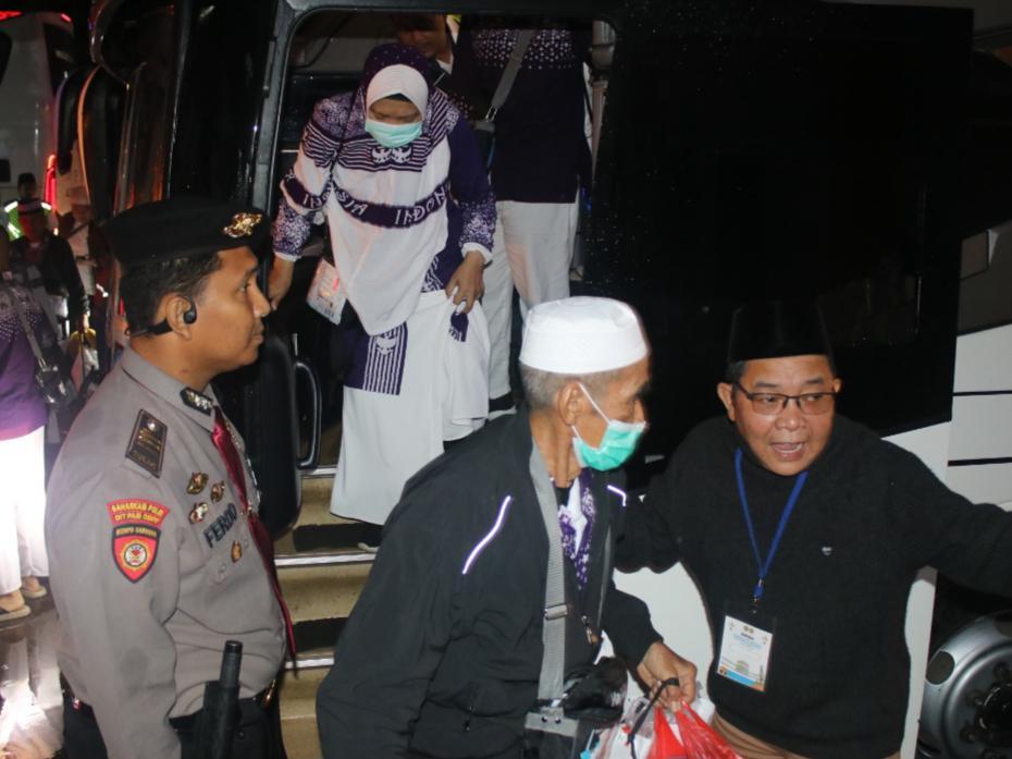 Diguyur Hujan Deras, Kepulangan Jemaah Haji Kloter 3 Lampung Sempat Mundur 1 Jam