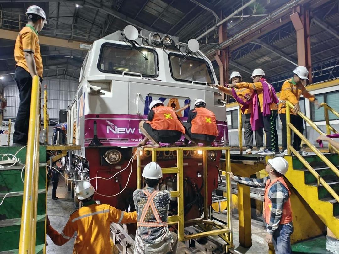 Daop 4 Semarang Ajak Railfans Hias Loko Argo Sindoro dan Argo Muria Gaya Baru