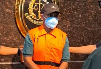 Tim Tangkap Buronan (Tabur) Kejaksaan Tinggi Sulawesi Selatan (Kejati Sulsel) akhirnya menangkap seorang kepala desa Mohamad Ali (49), Senin (16/6/2025). IDN Times/Darsil Yahya