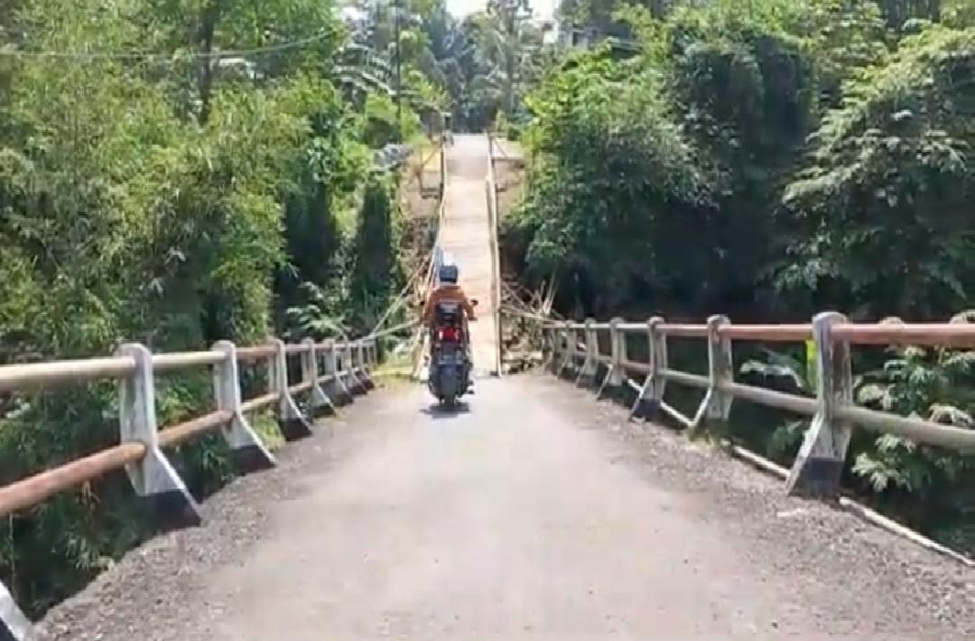 Amblas Sejak 2022, Warga Was-was Jembatan Lopasir Penghubung Banyumas-Cilacap Ambruk
