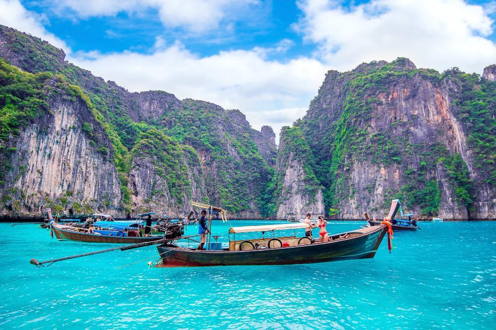 Anjloknya Wisatawan dari China Bikin Saham Bandara Thailand Terpuruk