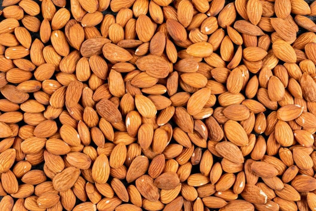Almond (freepik.com/8photo) 