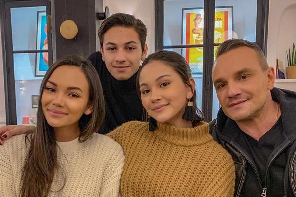 7 Potret Kedekatan Alyssa Daguise dengan Kakak-Adiknya, Jadi Wali Nikah!
