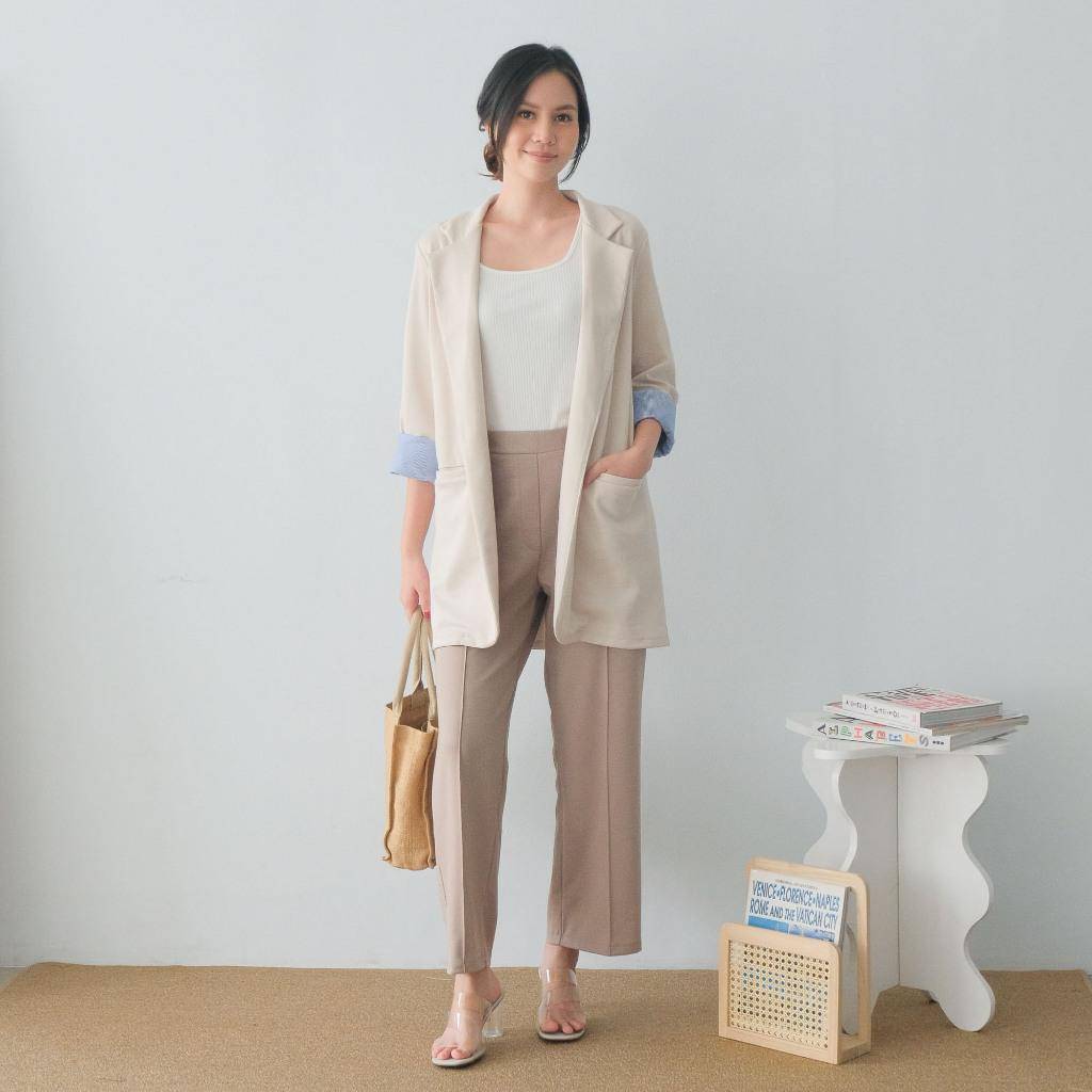 Isla Basic Blazer (shopee.co.id/ISLA Official Store)