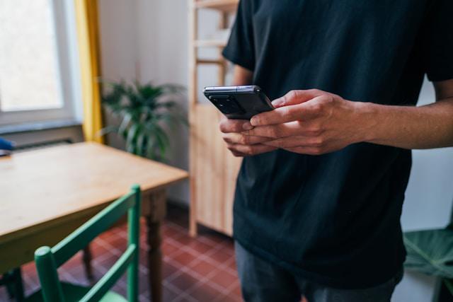 Pembeli T1 Phone Trump Mobile Keluhkan Masalah Tagihan dan Login