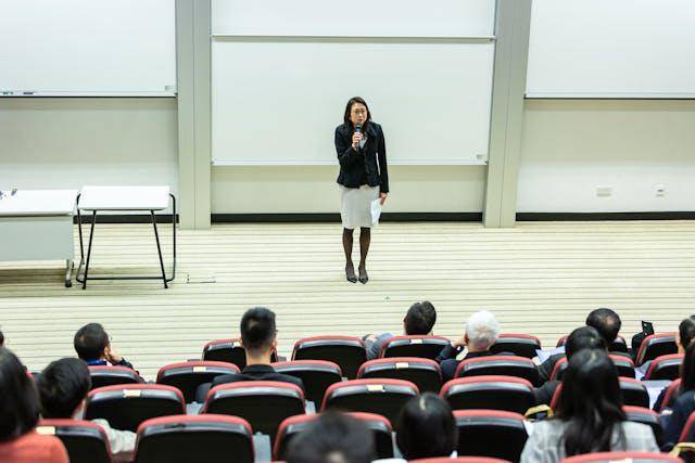 ilustrasi audiens seminar (pexels.com/ICSA)