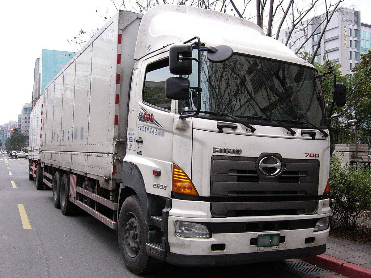 ilustrasi truk Hino (commons.wikimedia.org)