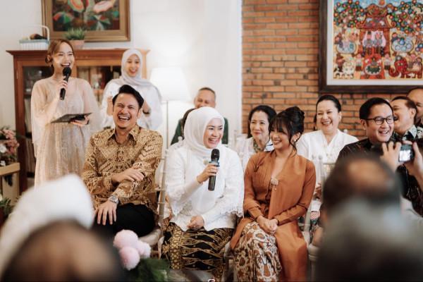 lamaran anak Ikke Nurjanah (instagram.com/adirakania)