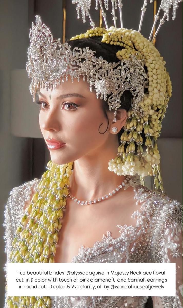 Perhiasan Alyssa Daguise saat akad nikah (instagram.com/wandaponika)