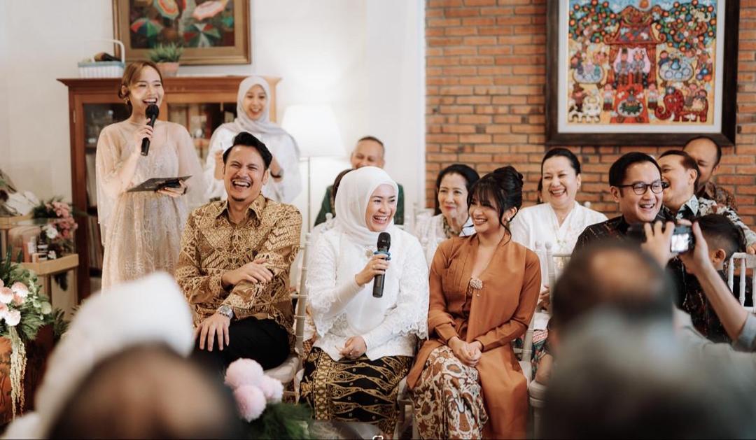 lamaran anak Ikke Nurjanah (instagram.com/adirakania)
