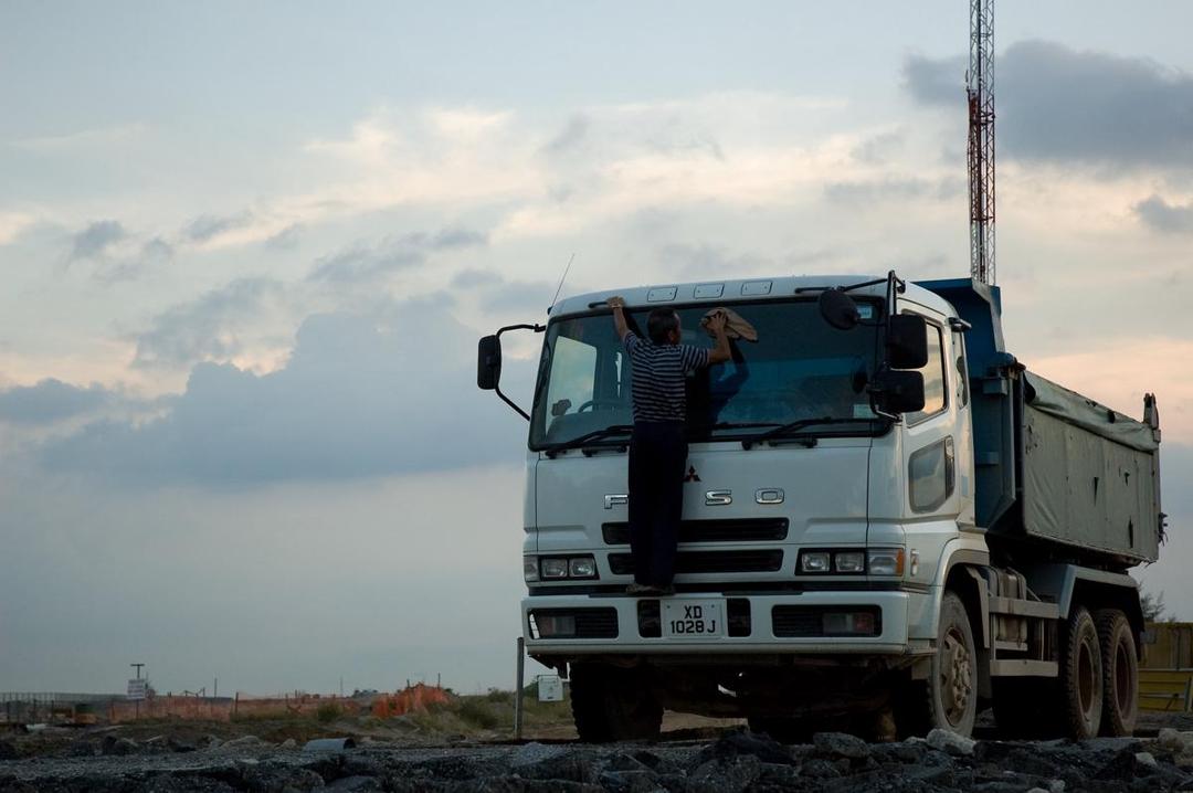 ilustrasi Mitsubishi Fuso Dumb Truck (flickr.com)