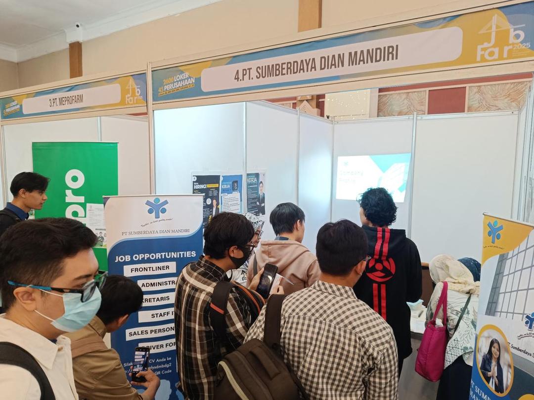 Suasana job fair (IDN Times/Debbie Sutrisno)