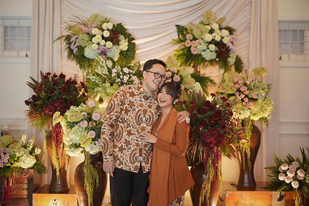 lamaran anak Ikke Nurjanah (instagram.com/adirakania)