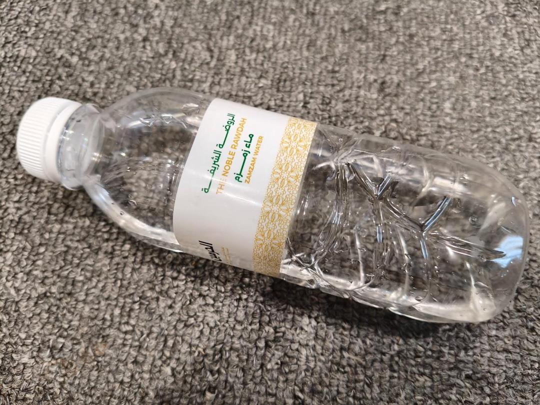 Jemaah Haji Dilarang Bawa Air Zamzam, Sudah Dijatah 5 Liter di Embarkasi