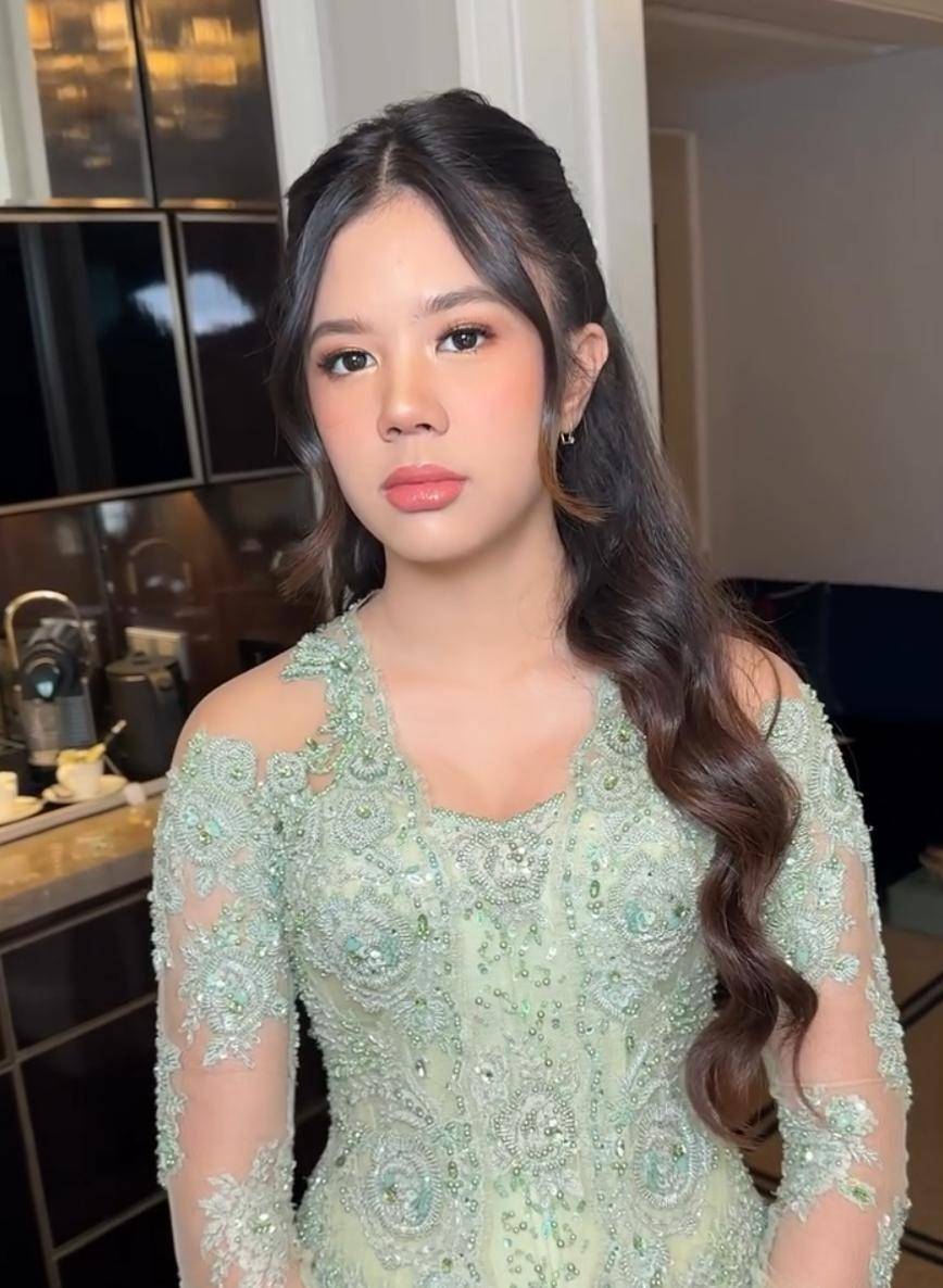 Shafeea Ahmad (instagram.com/maharani_nilla_makeup)