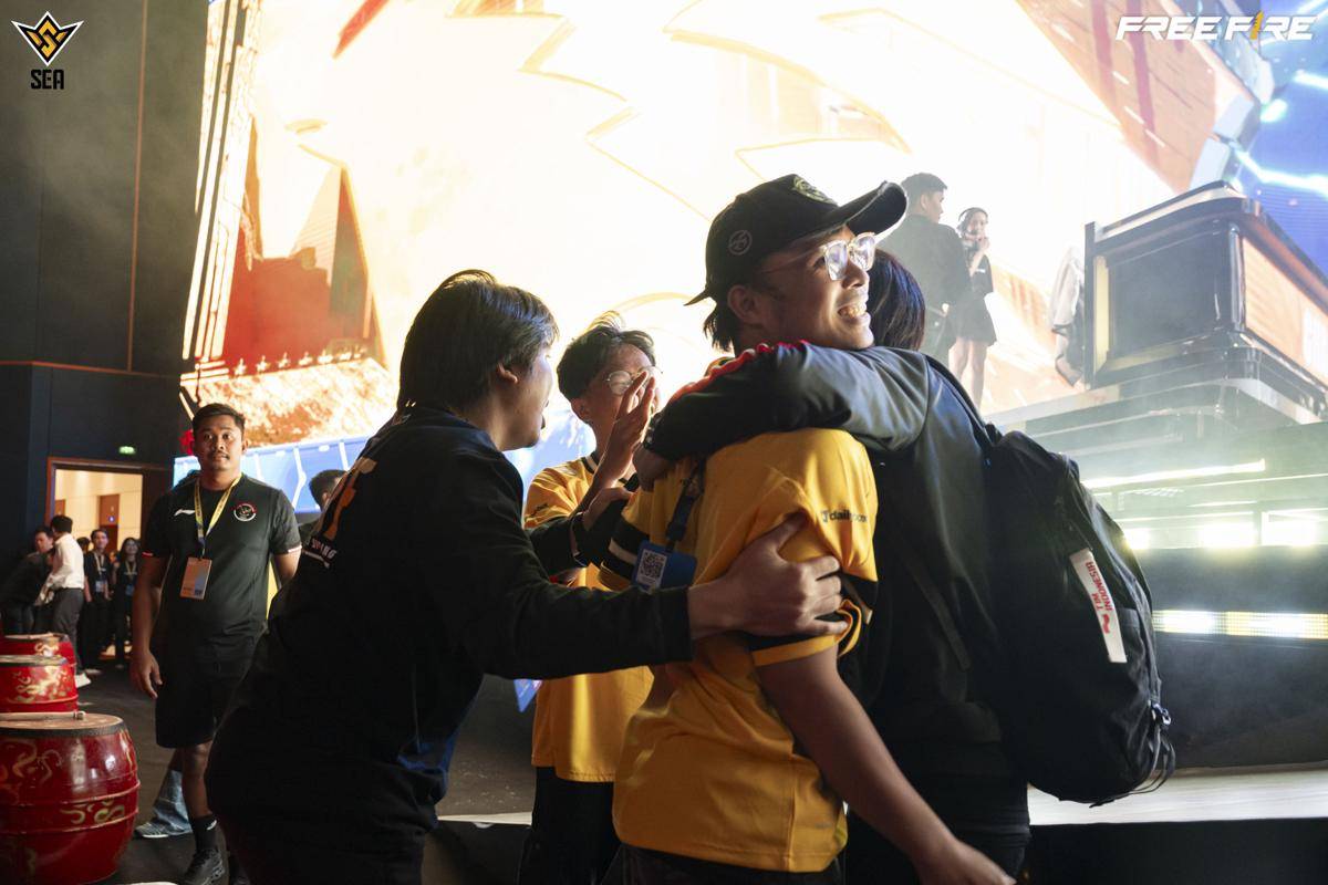 Coach AFM (tengah) di Momen Juara FFWS SEA 2025 Spring