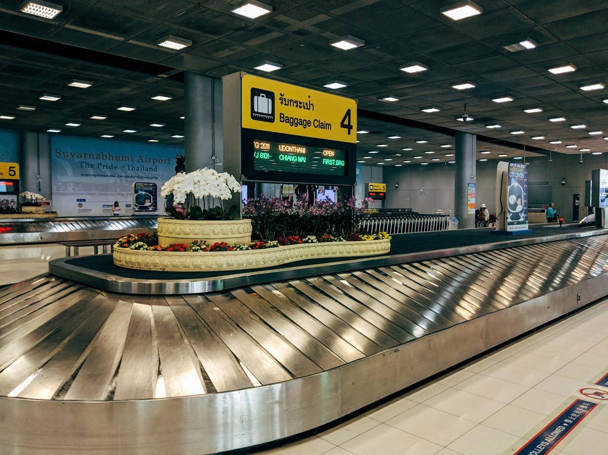 ilustrasi bandara (unsplash.com/Markus Winkler)