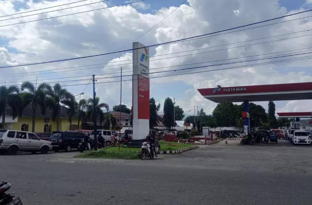 Antrean panjang kendaraan di SPBU Pagar Alam. (Dok. Istimewa)