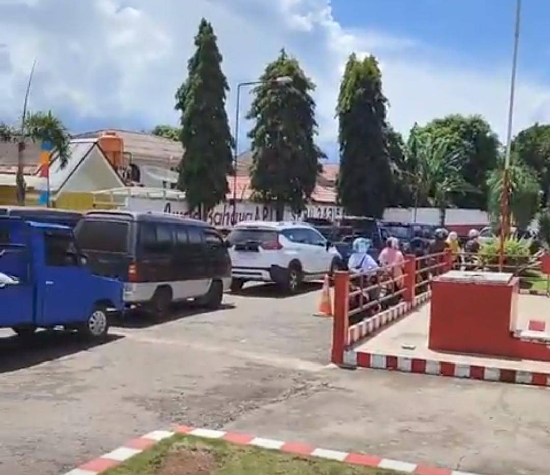 Antrean panjang kendaraan di SPBU Pagar Alam. (Dok. Istimewa)
