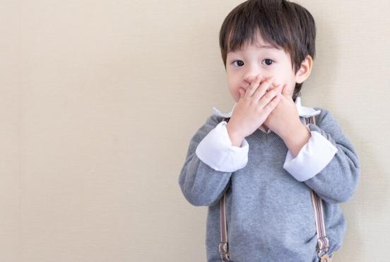 5 Pertolongan Pertama untuk Anak yang Terkena Cegukan, Ubah Posisi Tubuh!