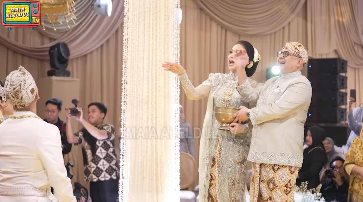 Maia Estianty Nyawer di Pernikahan Al Ghazali