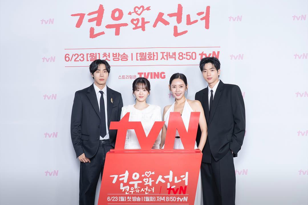 7 Potret Konferensi Pers Drama Head over Heels, Ada Choo Young Woo