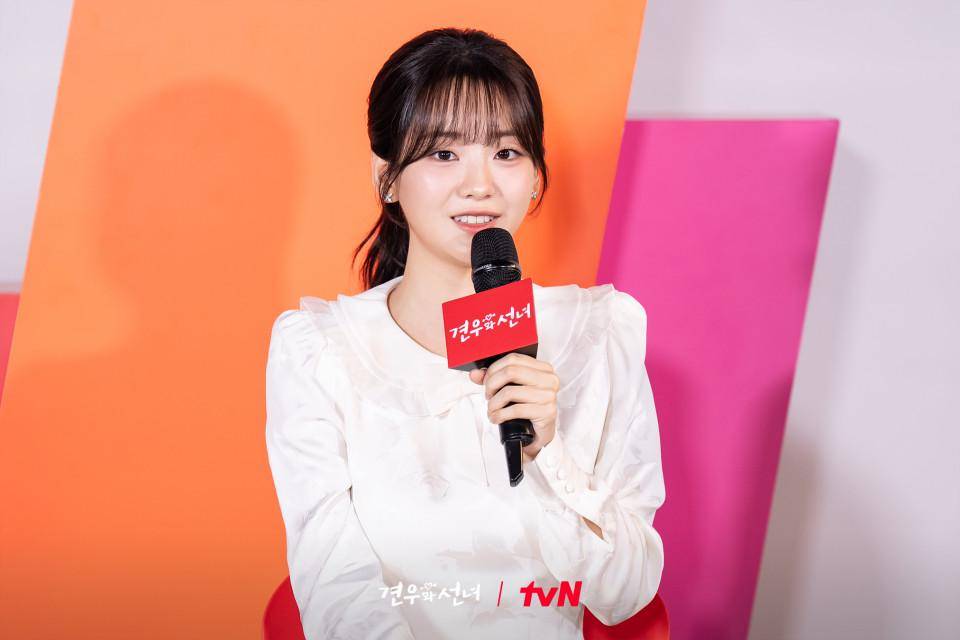 potret Cho Yi Hyun di press conference drakor Head Over Heels (dok. tvN/Head Over Heels)
