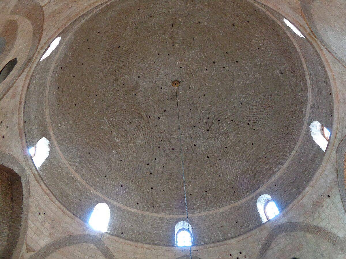 potret bagian dalam kubah Masjid Bajrakli 